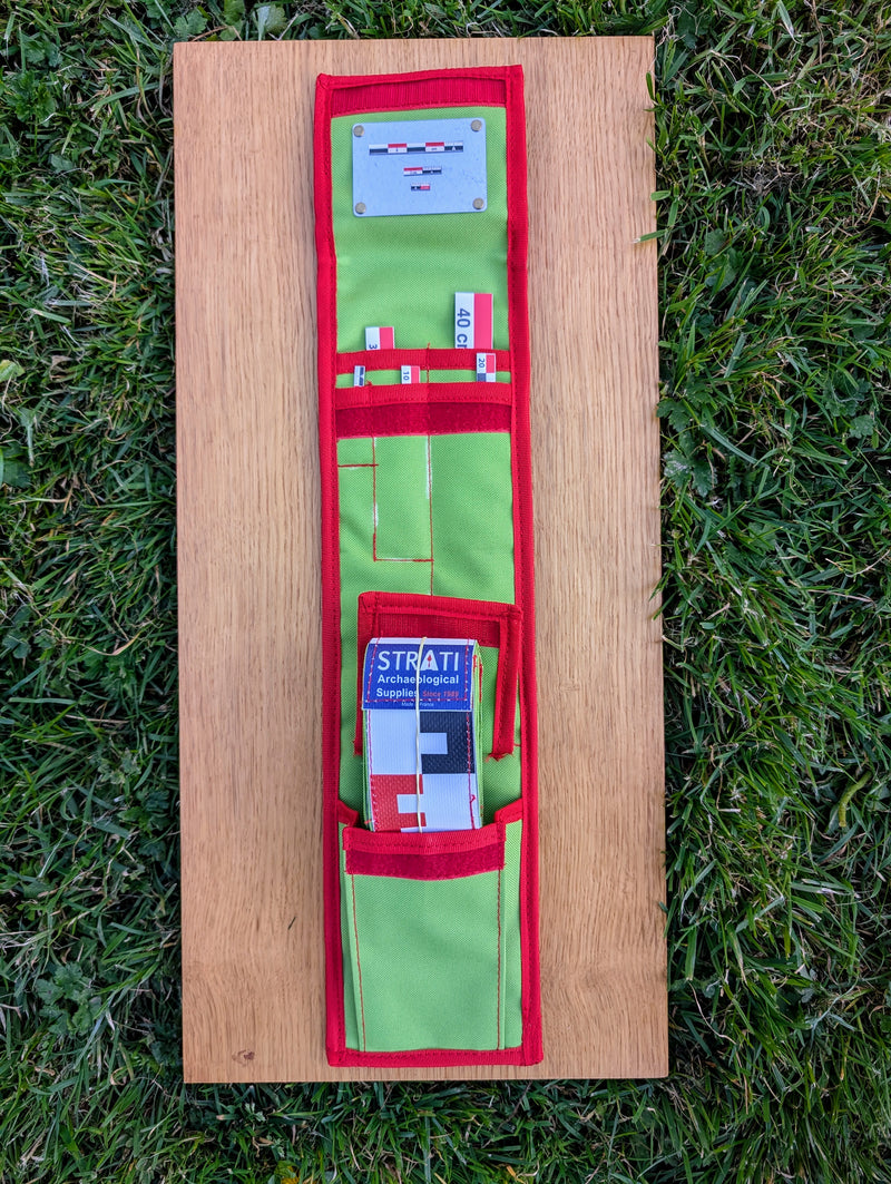 Load image into Gallery viewer, Open CAMA 40 cm CANVAS photo scale kit with magnetic scales in a green and red Strati roll case