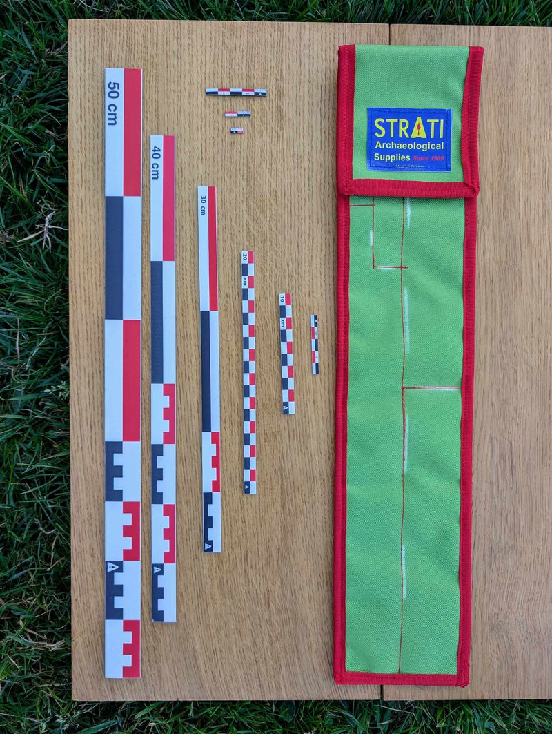 Load image into Gallery viewer, CAMA 50 cm archaeological photo scale kit with red-white-black metric scales and open green storage case