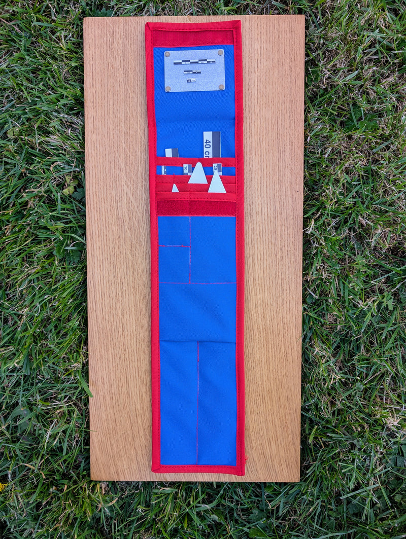 Load image into Gallery viewer, Open CANOMA 40 cm black-white archaeological photo-scale kit with north arrows in blue-red case on wood