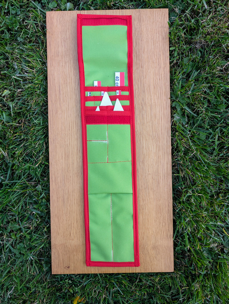 Load image into Gallery viewer, Open CANO 40 cm red-white-black archaeological photo-scale kit with north arrows in green-red case on wood