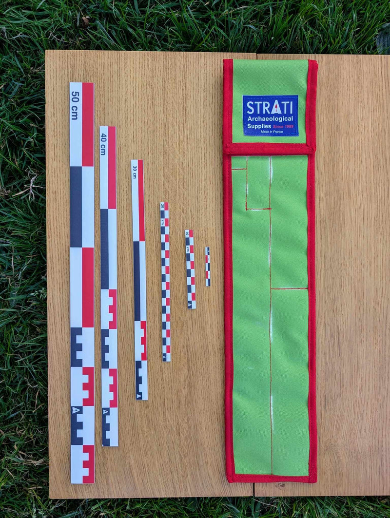 Load image into Gallery viewer, Red-white-black CASE 50 cm archaeological photo scales with green and red open STRATI fabric case on wood