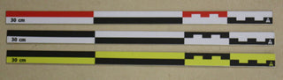 Chargez l'image dans la visionneuse de la galerie, Three flat 30cm archaeological scales showing red-white-black, black-white and black-yellow color options. Anti-scratch aluminum finish.
