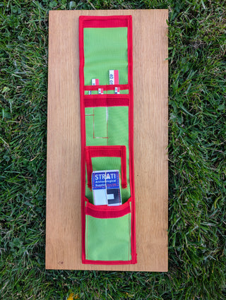 Chargez l'image dans la visionneuse de la galerie, Open CASE 40 cm CANVAS photo scale kit in a green and red Strati roll case on a wooden board
