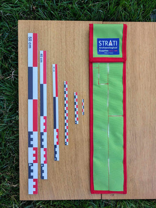 Chargez l'image dans la visionneuse de la galerie, Red-white-black CASE 50 cm archaeological photo scales with green and red open STRATI fabric case on wood
